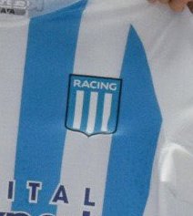 QuimeyHerrera01's tweet photo. hicieron mal el escudo de Racing pero lo peor no es que lo tienen así en su foto de perfil si no que lo tienen así en su CAMISETA como es que nadie se dio cuenta??? https://t.co/bAaNsT46jT