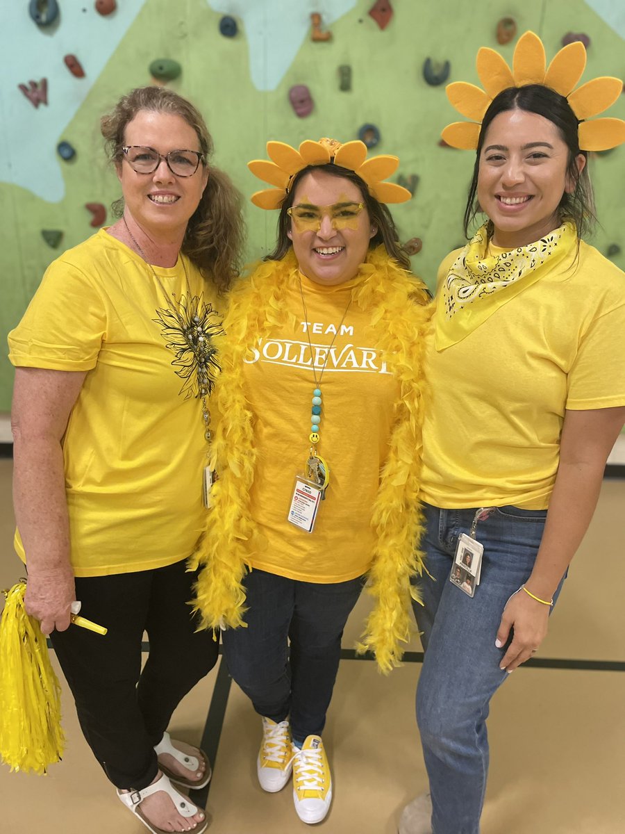CarrolltonElem's tweet photo. Our staff and students represented their house colors today! https://t.co/NPovlulOBa