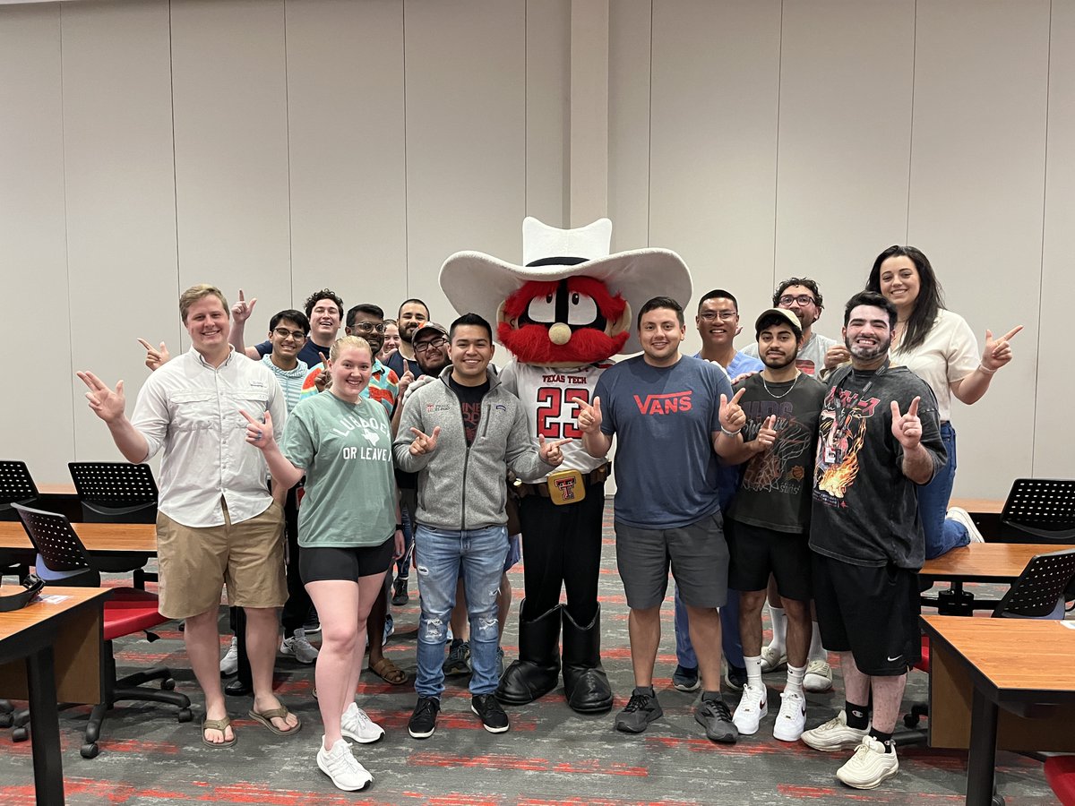 TTHealthElPaso's tweet photo. Raider Red joined in congratulating these medical students on beginning their year numero ✌️ year at #FosterSchoolofMedicine! You are a quarter of the way there! @TTURaiderRed
Health care leaders are made HERE! 📍
#TTogetherForElPaso #MedicalSchool #FSOM #MedicalStudents https://t.co/BWzssasfww