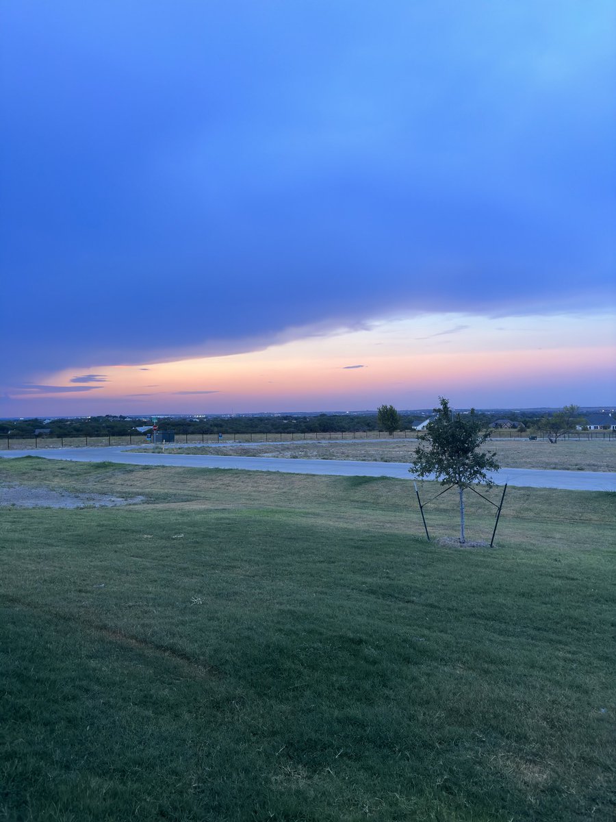 hheilyy's tweet photo. want to live here forever <3 https://t.co/jyDXxeFuOG