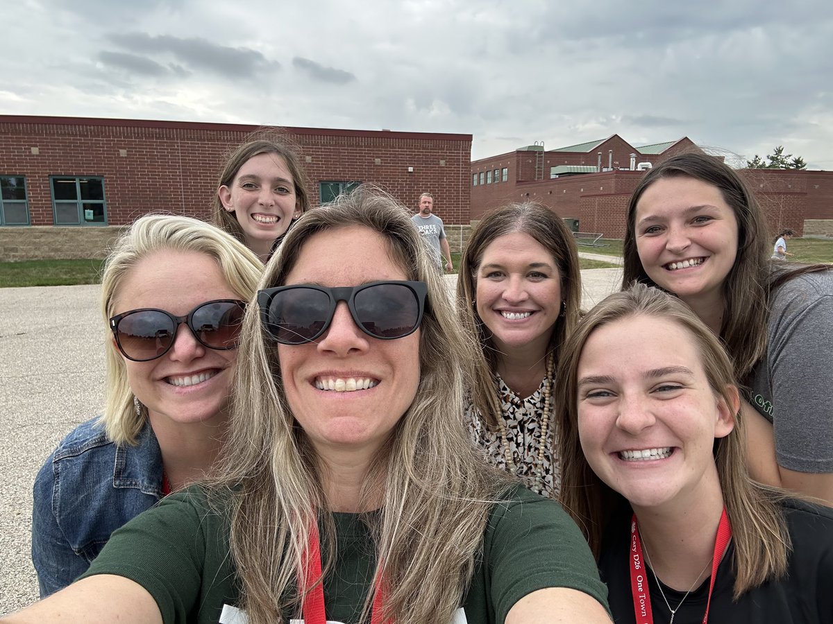 MsBuckley4's tweet photo. FriYAY at @3OaksEagles https://t.co/wTODUePV1n