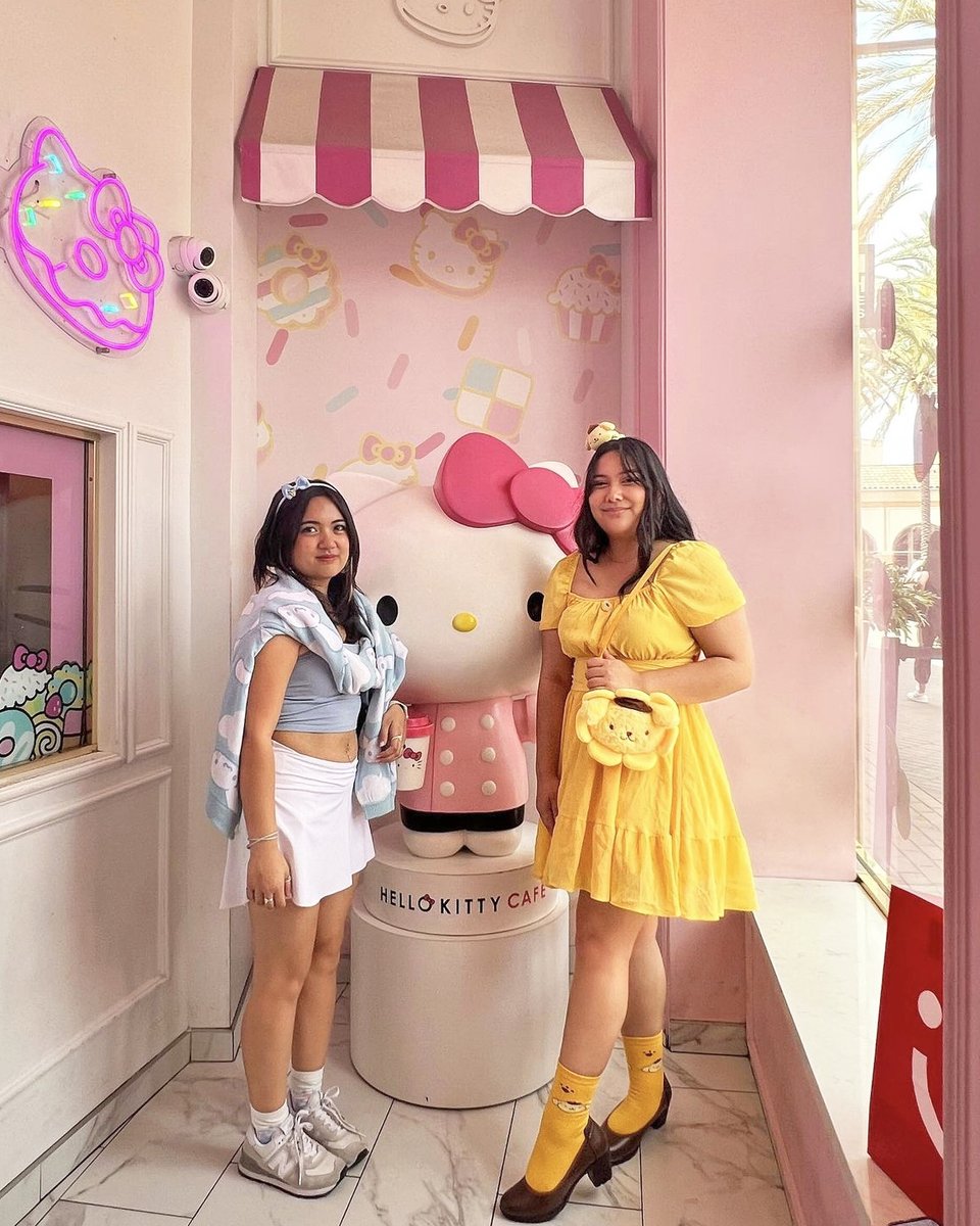 Sweet times at the #HelloKittyCafe 💖 Thank you, @aiicandii on IG for sharing this supercute photo! ✨