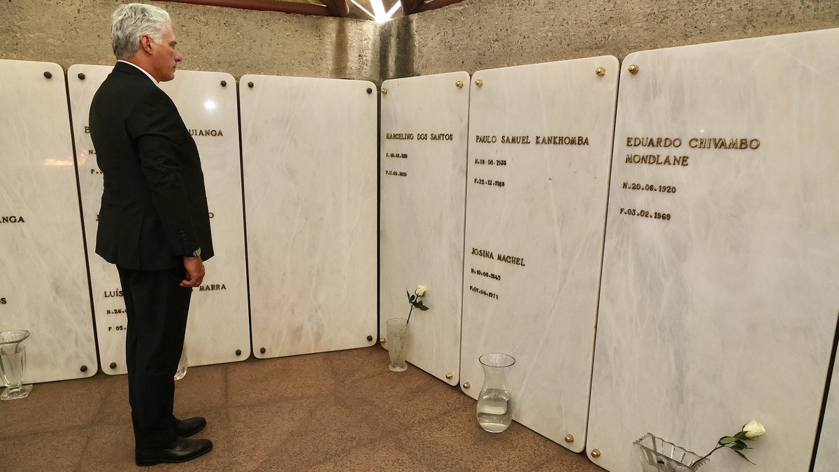 En el Monumento de los Héroes Mozambicanos, el Presidente <a href="/DiazCanelB/">Miguel Díaz-Canel Bermúdez</a> depositó una ofrenda floral como expresión de respeto y admiración hacia los luchadores por la independencia de #Mozambique.