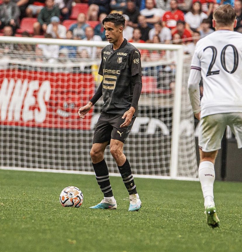 🗣️ 𝗠𝗼𝗵𝗮𝗺𝗲𝗱 𝗝𝗮𝗼𝘂𝗮𝗯 :

Mon premier match au Roazhon Park face à West Ham était un super moment, particulier car j’étais face à Nayef Aguerd qui comme moi est passé par l’Académie Mohammed VI, c’est mon idole. » 🇲🇦