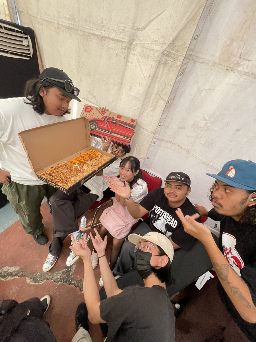 plvmb_'s tweet photo. indie playground cleared✅
Terimakasih buat semua crew yang udah bantu kita, today is a wrap for us! Pengalaman pertama buat kita semua nyobain experience di panggung gede, semoga bisa bertemu di gigs selanjutnya🫶🏽 https://t.co/fE6HOoXojG