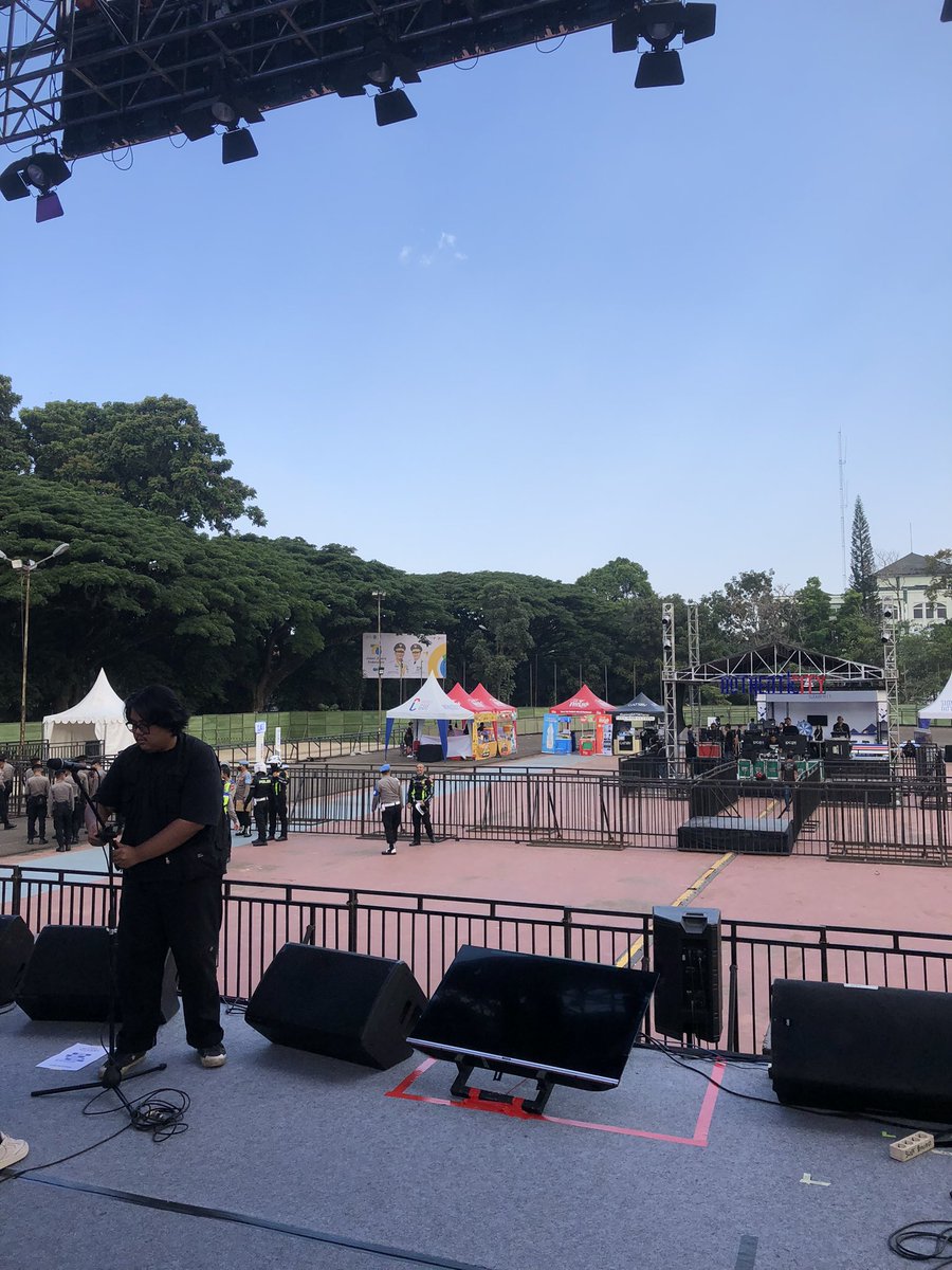 plvmb_'s tweet photo. indie playground cleared✅
Terimakasih buat semua crew yang udah bantu kita, today is a wrap for us! Pengalaman pertama buat kita semua nyobain experience di panggung gede, semoga bisa bertemu di gigs selanjutnya🫶🏽 https://t.co/fE6HOoXojG