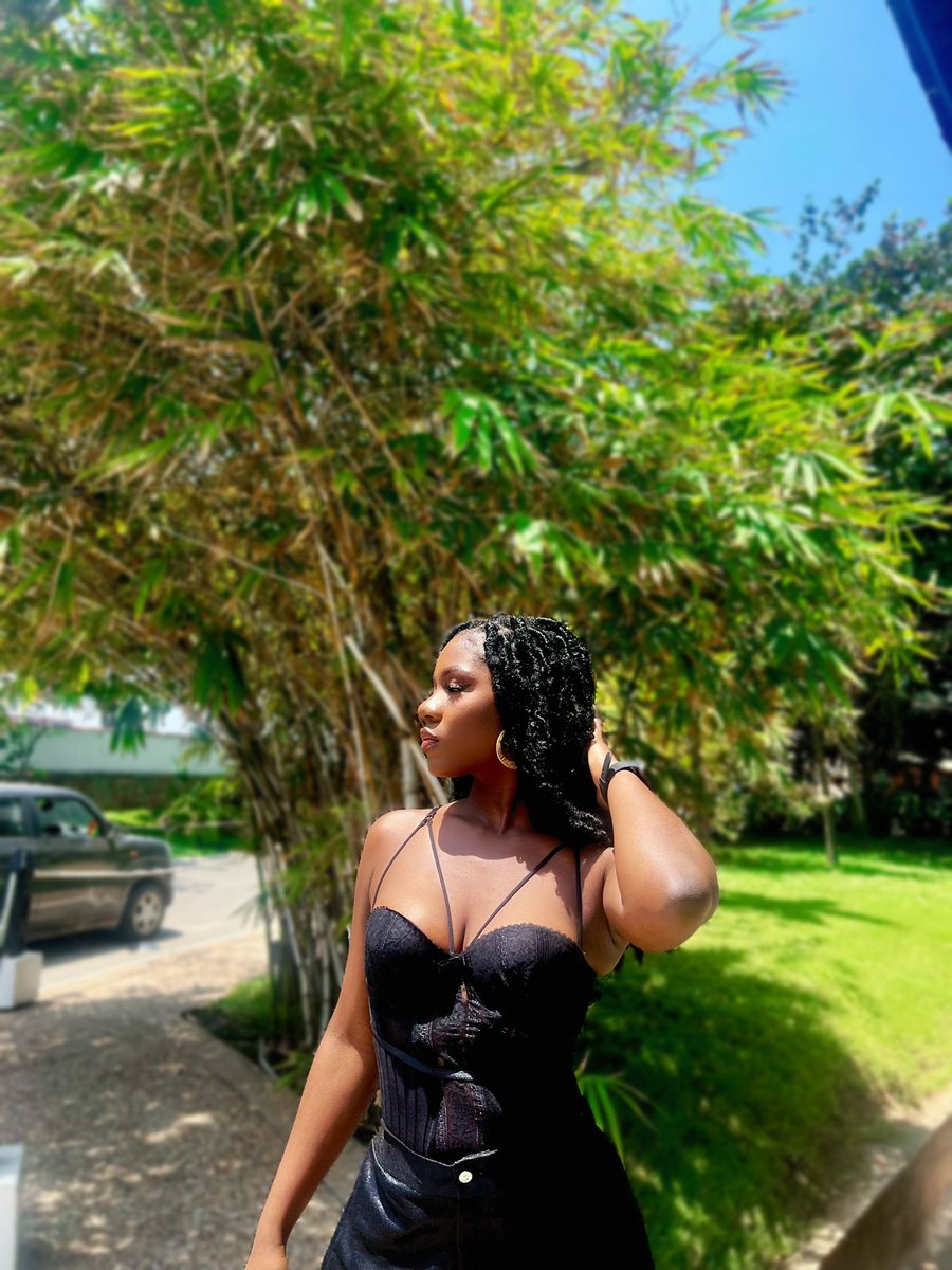 MayaBlu_'s tweet photo. Is summer over yet? Cause my Hot Girl Summer just started 😂💙🤭
#prettyinblack #MayaBlu #JustBluOnIt https://t.co/LRu3KfDeaf