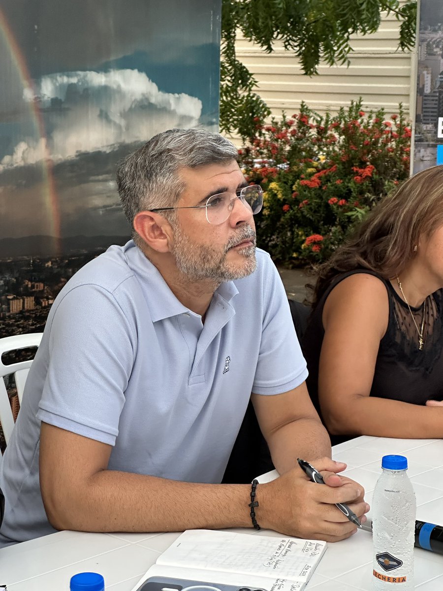 manuelferreiraG's tweet image. El día de ayer proseguimos con la realización de asambleas participativas para la elaboración del Plan de Desarrollo Urbano Local (PDUL), esta vez en el Sector Madre Vieja.

Estas reuniones públicas son imprescindibles para avanzar con buen pie en este proyecto para el correcto