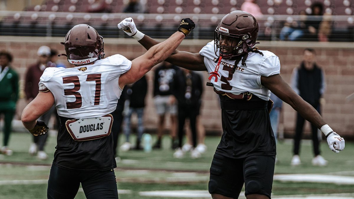 𝐓𝐞𝐱𝐚𝐬 𝐒𝐓𝐀𝐓𝐄𝐦𝐞𝐧𝐭📝 This week we feature 'Danimal and Captain America', the new middle linebacker duo! Read on Holloway and Foster Jr.'s fast-forming friendship as key pieces on @TXSTATEFOOTBALL's new-look defense. 🔗 bit.ly/45GQl6K