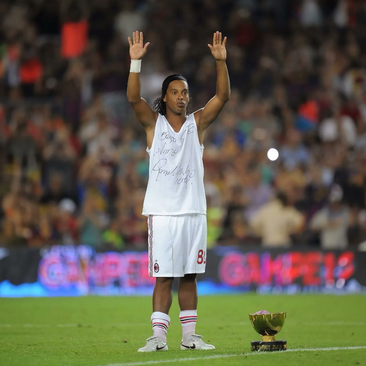 10Ronaldinho tweet picture