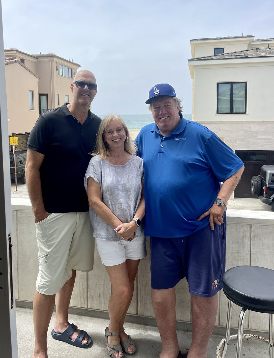 RomanGabriel3rd's tweet photo. Chillin w my wife and my good buddy #WayneSmith #coronadelmarproperties @CALIStrongUSA @NewportBeach @soldout41 @SoCalRamsBC @enpforums @leighsteinberg https://t.co/TAzxuX3nSk