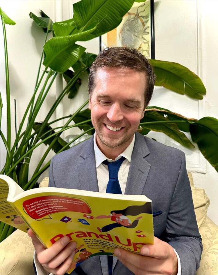 StaceyRossCohen's tweet photo. Nothing makes me happier than this! I love seeing #BrandUp contributors proud of their work—they all made it possible. Thanks, @CLDorman84 for not only being a part of the book but for sharing this moment. Get your copy here! 
https://t.co/8Xlk04EKjX

#personalbranding https://t.co/RfYr2RO85l