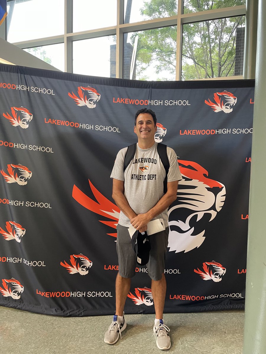 LakewoodHSAD's tweet photo. A huge Tiger Nation welcome to our new Head Boys Basketball Coach Mr. Ed Corridori. Coach Corridori simply brings it and we’re pumped to have him as our new leader. We are so excited to welcome you to LHS! #tigernation https://t.co/z756FDIDoO