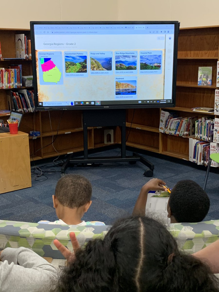 cablekris's tweet image. Second grade travelers are researching the GA regions in the library. Can’t wait to see the postcards they write home!! 🙂 #lovetolearn #ccalms #comptoncubs