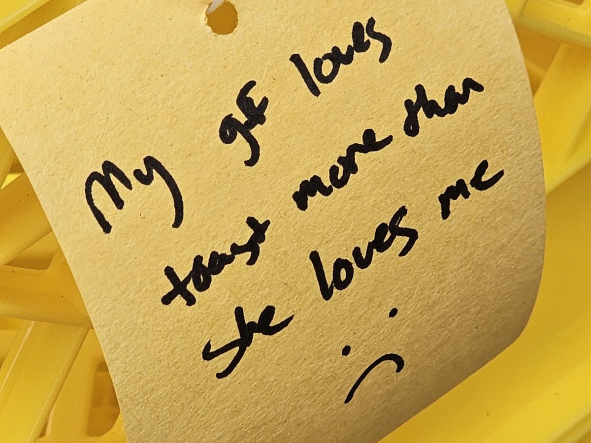 scarra's tweet photo. Saw this at the meet and greet and I'm sorry bud... https://t.co/utwHWcyfVR
