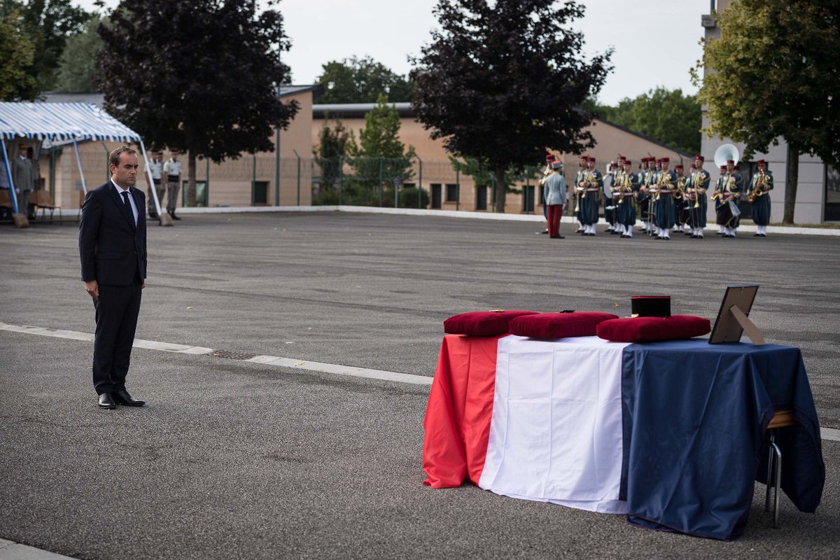 La Nation rend hommage au sergent-chef Baptiste Gauchot, mort en Irak pour notre liberté. Mort pour la France. Mort en ayant accompli son devoir de soldat, partout où la France a eu besoin de lui. Mes pensées accompagnent ses proches et ses frères d'armes.
