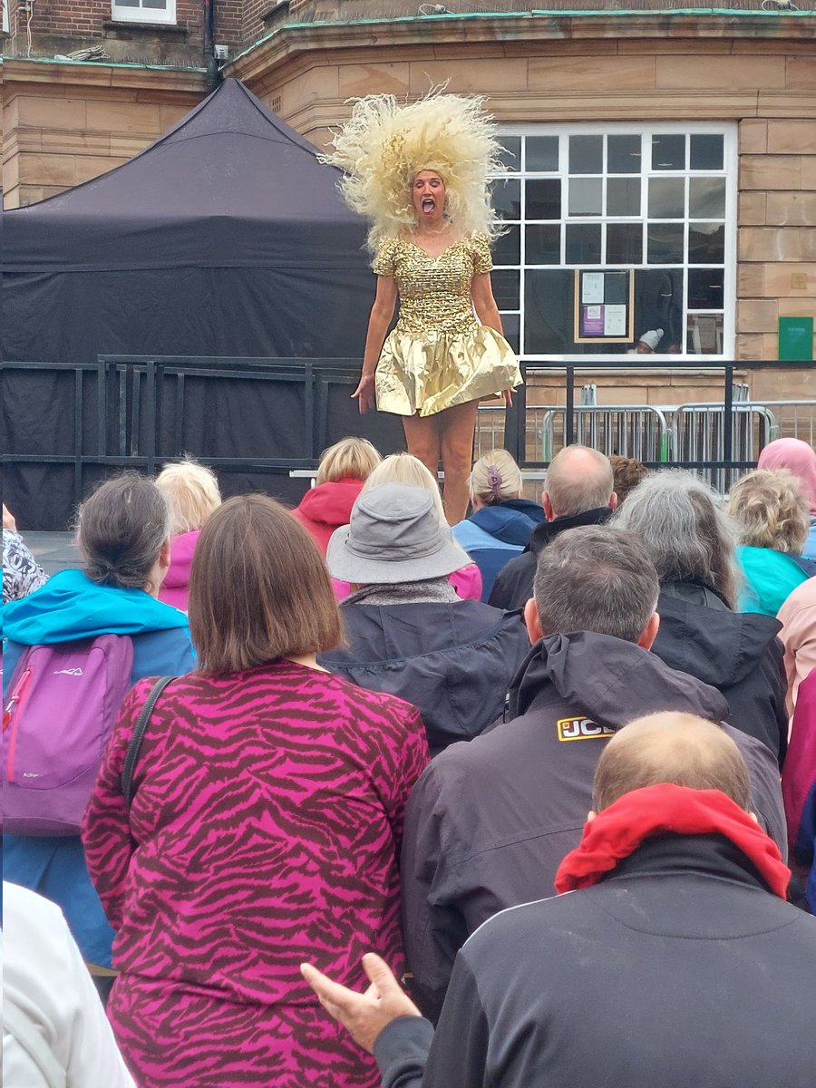 NewVicTheatre's tweet photo. Day 1 of #TheBigFeast from our @appetitestoke team has been epic. We ended the day smelling memories of the past with #misshighlegkick #EauDeMemoir and watching the brilliant @SoniaSabriCo perform #MughalMiniatures More fun is scheduled for tomorrow up in #Hanley Don't miss it! https://t.co/vmt2UJKRlm