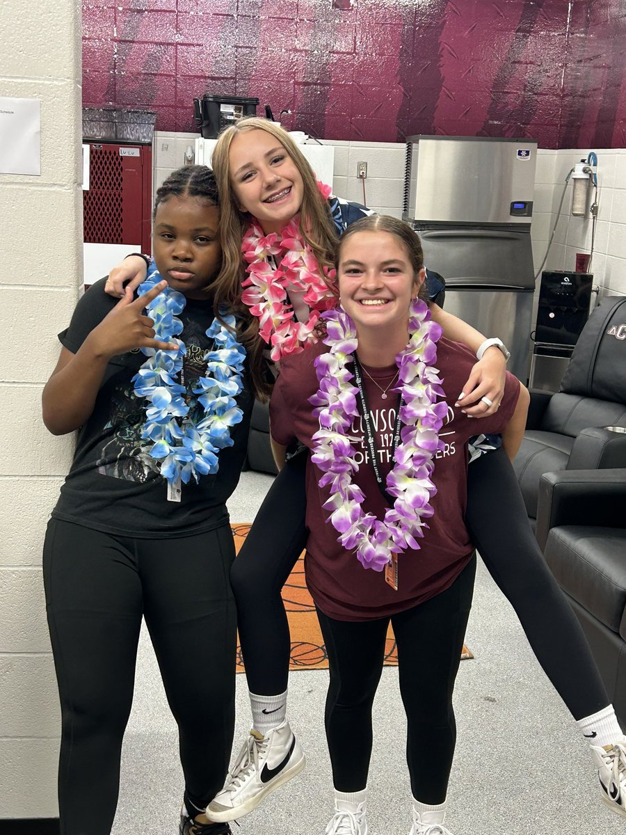 Well we had a few freshman getting in the “dress up day”
Spirit! Way to go ladies! @ConsolHS #BTHOHtsville  #SuccessCSISD #ConsolConnection