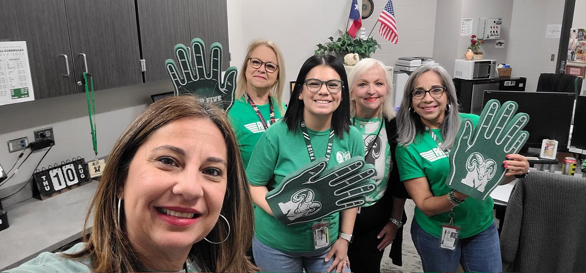 High Five Friday at the Creek!💚🖐
#RPND
#Maydeforthis