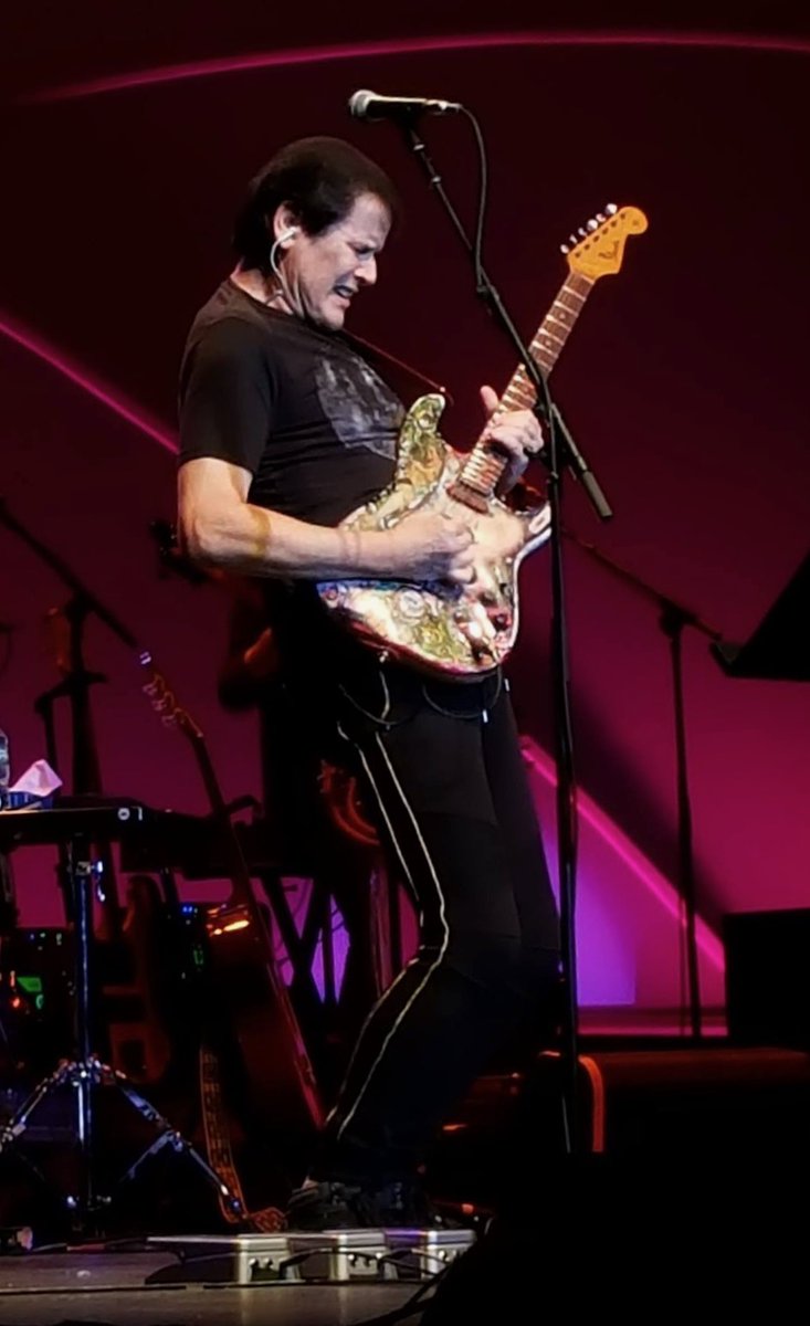 🎸I took this shot of #guitarist Trevor Rabin performing with Anderson, Rabin & Wakeman (ARW) @basiecenter in Red Bank #NJ 10/26/2016🎧@YESfeaturingARW #guitarplayer #songwriter @trevorrabin #Fender #stratocaster #guitar @Fender #guitars @yesofficial #Progressiverock #RockOn🤘🏻👇🏼