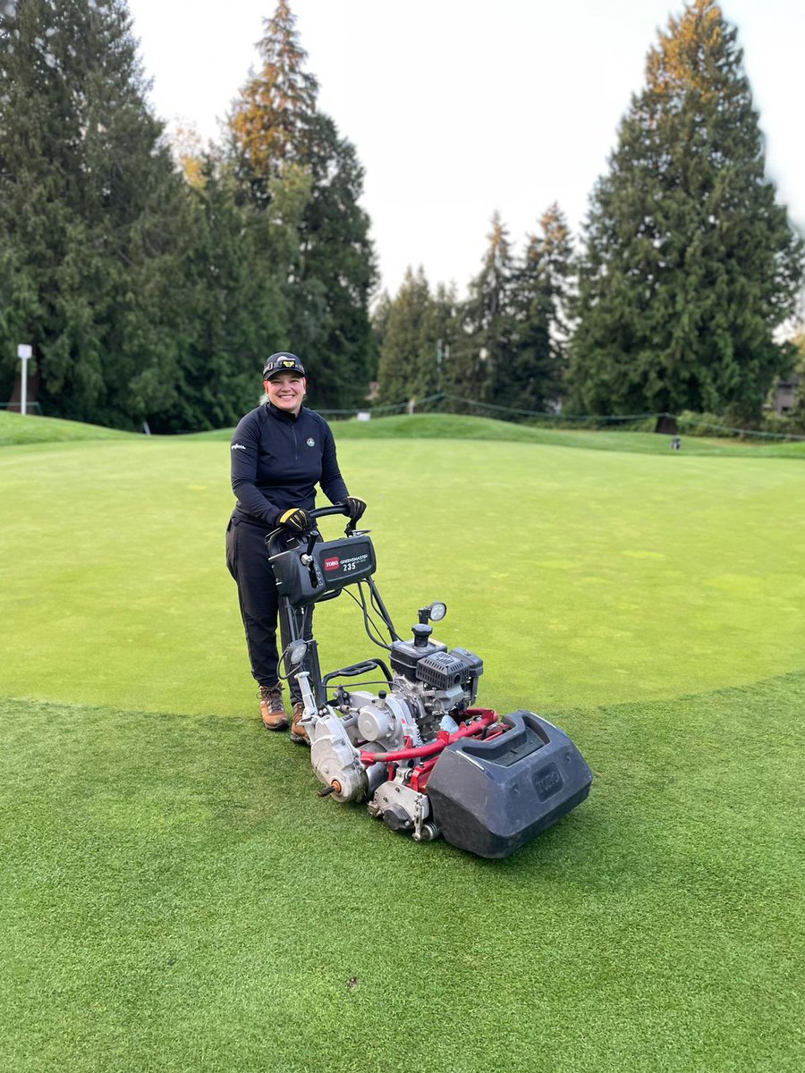 ICYMI: For the first time <a href="/womeninturfteam/">Women in Turf Team</a> has a group of mentors/ mentees <a href="/cpkcwomensopen/">CPKC Women's Open</a> at Shaughnessy this week assisting superintendent, Andrew Hart &amp; his maintenance team. 
They’re also creating awareness for women to explore the turf profession.

scoregolf.com/cpkc-womens-op…