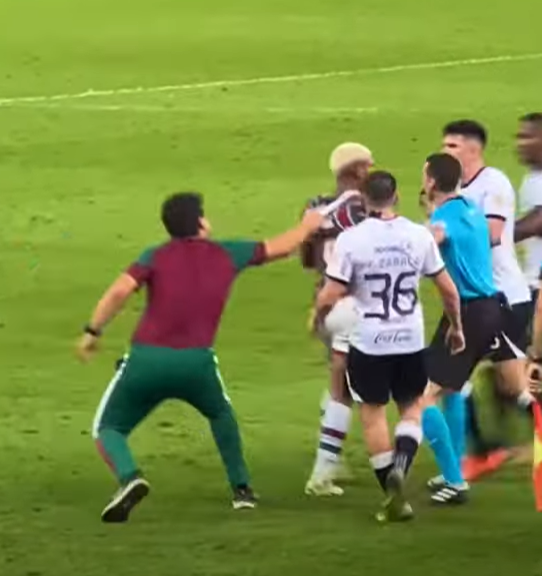 Annaᶠᶠᶜ 🇭🇺 - Mana do Mano tweet media