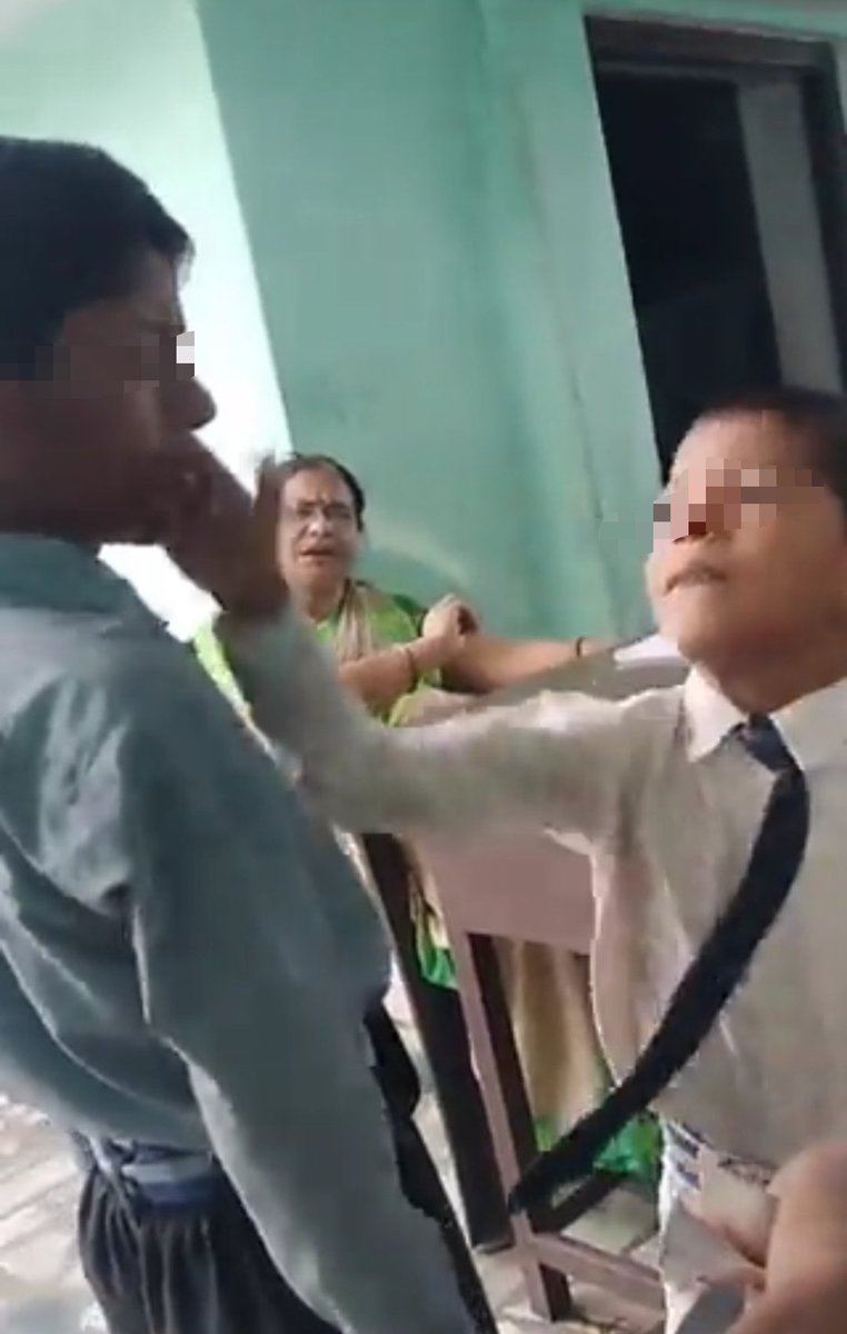 ItsMeVinoth84's tweet image. தமிழ்நாட்டில் குழந்தைகளுக்கு அனைத்தும் கொடுத்து எல்லா முயற்சிகளையும் எடுத்து பள்ளிக்கு படிக்க அழைக்கிறோம்!
சங்கிகள் ஆளும் உ.பியில் குழந்தைகளுக்குள் மதபிரிவினையை உருவாக்கி குரூரமாக அடிக்க சொல்லி பழகி தந்து பள்ளிக்கு வரவிடாமல் தடுக்கிறார்கள்!
#StalinModel              #YogiModel