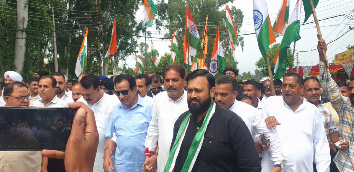 GouravChopra_JK's tweet photo. At District Jail Kathua in support of the arrested members of Yuva Rajput Sabha.
The message is loud & clear
NO ROAD, NO TOLL.
#ManojSinhaGoBack https://t.co/Toal6kc0OA