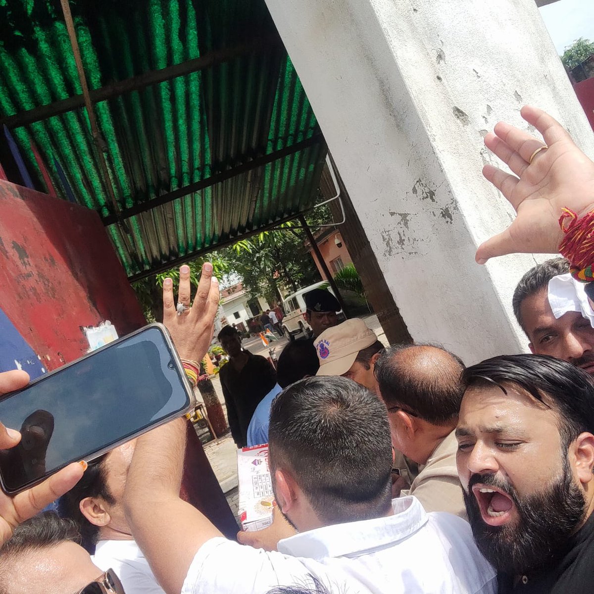 GouravChopra_JK's tweet photo. At District Jail Kathua in support of the arrested members of Yuva Rajput Sabha.
The message is loud & clear
NO ROAD, NO TOLL.
#ManojSinhaGoBack https://t.co/Toal6kc0OA