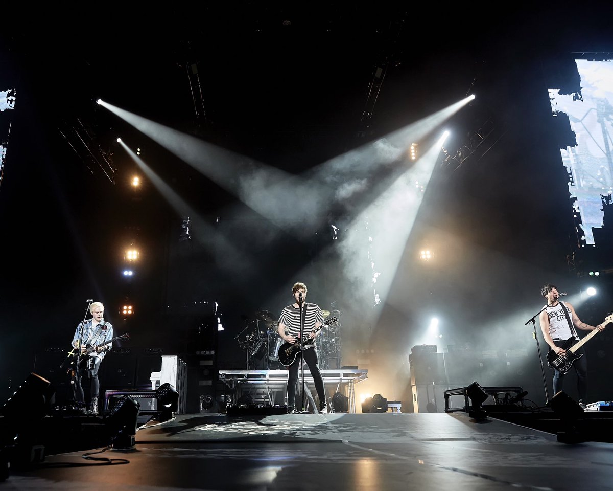 5 Seconds Of Friday Feels: 2023 ⏩ 2016