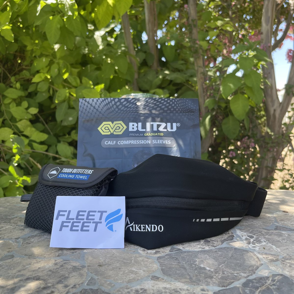 CaFarmTrust's tweet photo. GIVEAWAY🏃‍♂️🎉 Register for our Race to Slow the Pace fundraiser event between August 25 - August 27 to win: 
🧦 Compression socks 
🛅 A fanny pack to hold your personal items 
🧊A cooling towel
⚡️Nuun sport electrolyte tablets 
💳 $20 Fleet Feet GIFT CARD!

https://t.co/nFk7gHZgDp https://t.co/hrwry01bXs