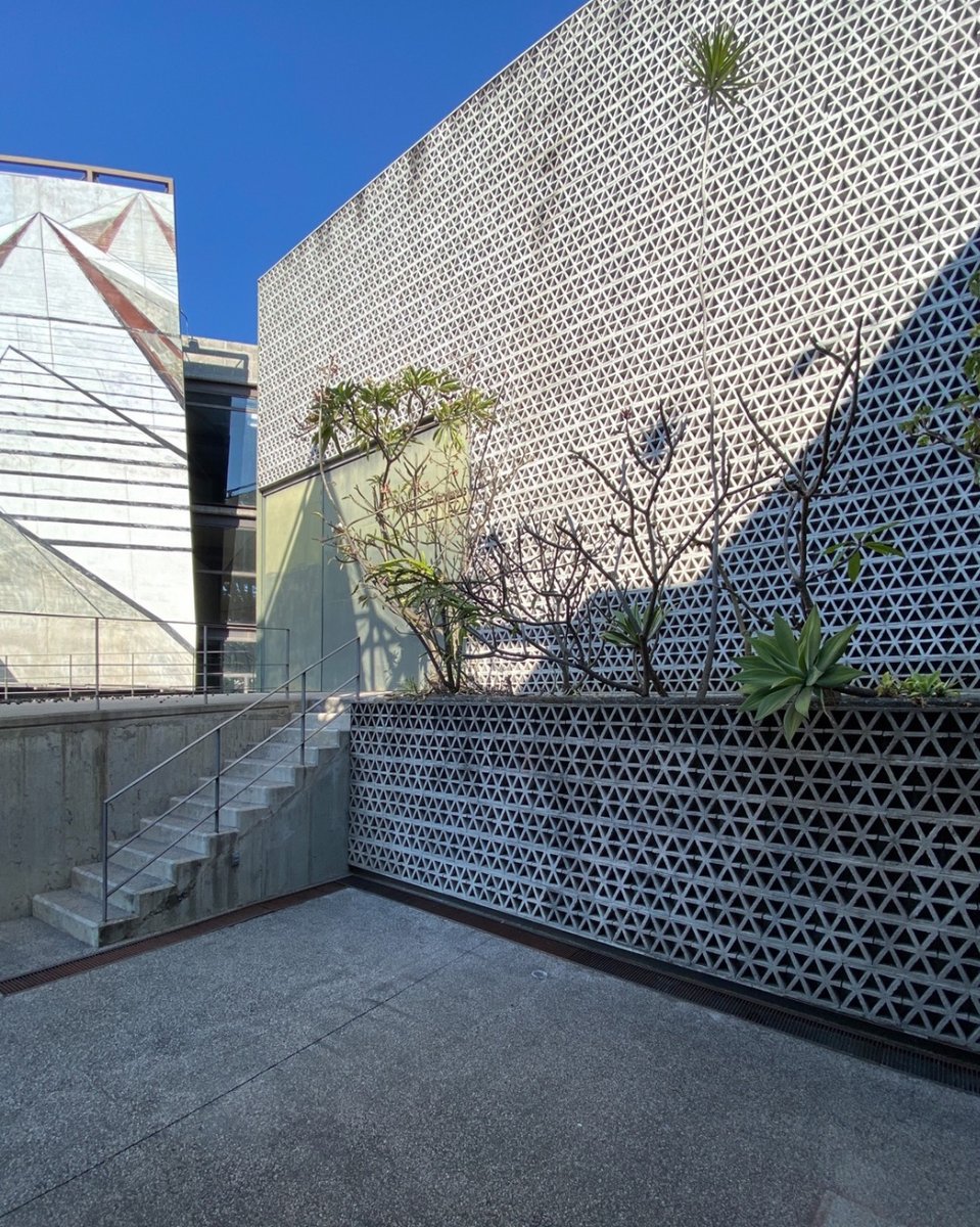 masa y vacío, color y pasión... Last week for inscriptions for the #architecturejourney to #mexico (Dec 8-20th, 2023)! Check the website for loads of photos &amp; info, a preliminary schedule and inscription modalities. Photo: <a href="/fridaescobedo/">Frida Escobedo</a>, <a href="/latallera/">La Tallera</a> museo Siqueiros © Jao Smet