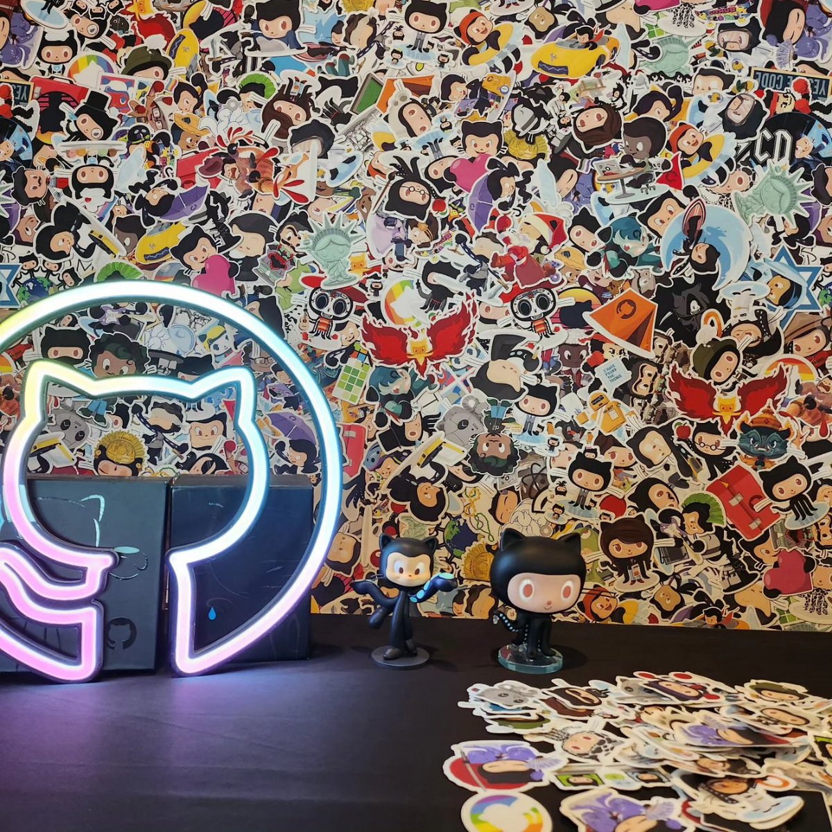 LucioD3v's tweet image. ¿Estás en la #PyConLatam2023 ? Caele al stand de #GitHub