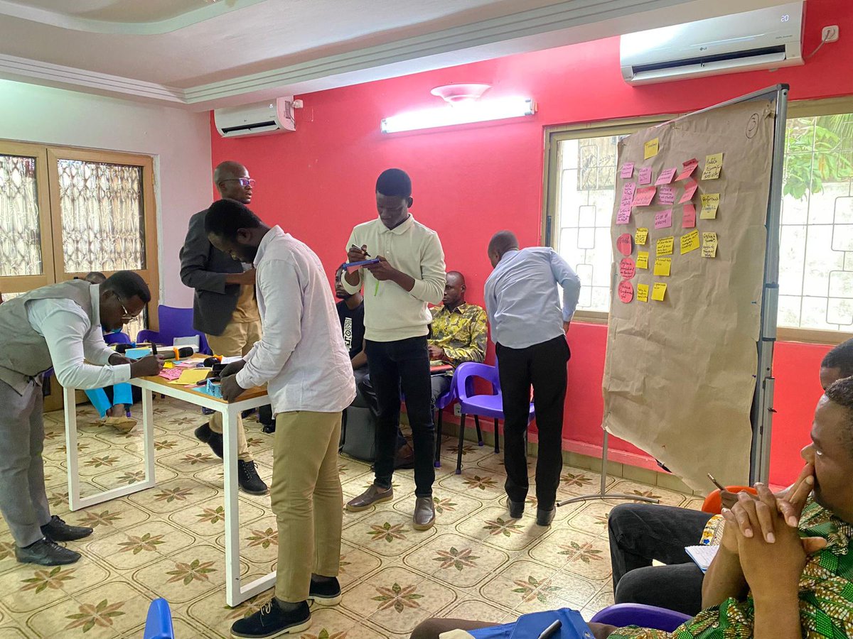 BMaierNeme's tweet photo. Le @NumeriqueTG à travers l'#ATD a organisé avec la @giz_gmbh, financé par le @BMZ, le 24.8. un "ecosystem gathering" avec les startups et incubateurs digitaux. Cela a permis de co-créer ensemble un programme de renforcement de capacité pour ces acteurs, qui débutera bientôt. https://t.co/Zknl3pthVl