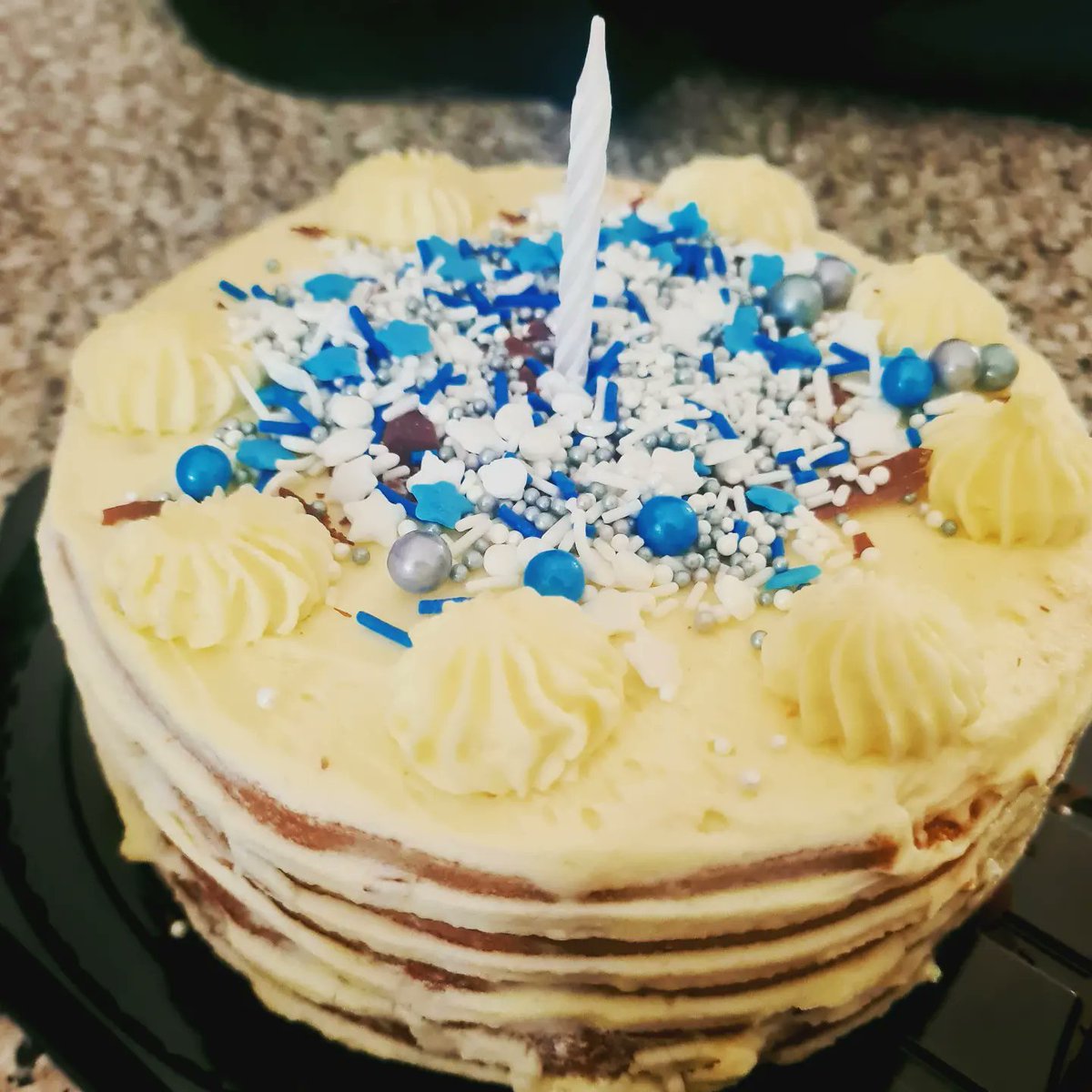 mamma_fun's tweet image. Mom tip 

If you've been out all day just buy the cakes ( thank you @picknpay ) and let the kids decorate them with sprinkles.

#momhack #birthdayideas #birthdaycake