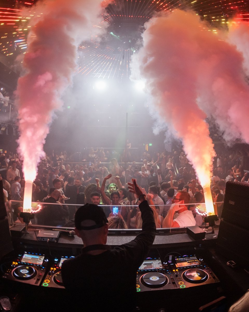 11Miami's tweet photo. Hands go up... And they stay THERE 🎶
@Djvice TONIGHT
Tickets & Tables: https://t.co/zcavAx9DcD
#E11EVEN #DjVice #11Miami #BestOfMiami https://t.co/Yk3VNjvJrV