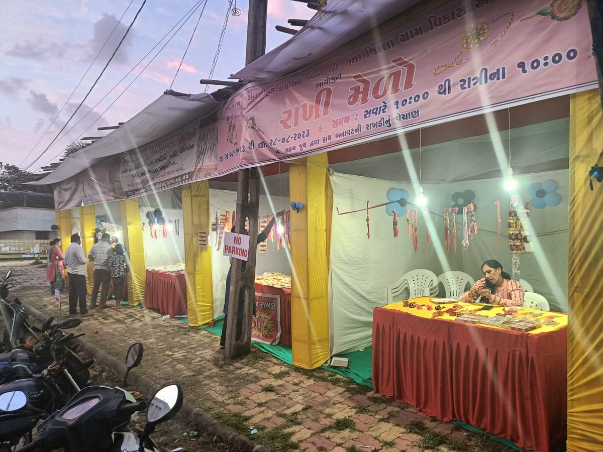 BharuchNrlm's tweet photo. અત્રેના જિલ્લા ભરૂચમાં ગ્રામહાટ, ઝાડેશ્વર ખાતે ચાલી રહેલ "રાખી મેળા" અંતર્ગત તા.૨૪/૦૮/૨૦૨૩ ના રોજ રૂપિયા ૭૮૨૫/- નું વેચાણ થયું.@GlpcLivelihood @CollectorBharch @DDOBHARUCH1 @avdangi https://t.co/ZyJCkJ7vzB