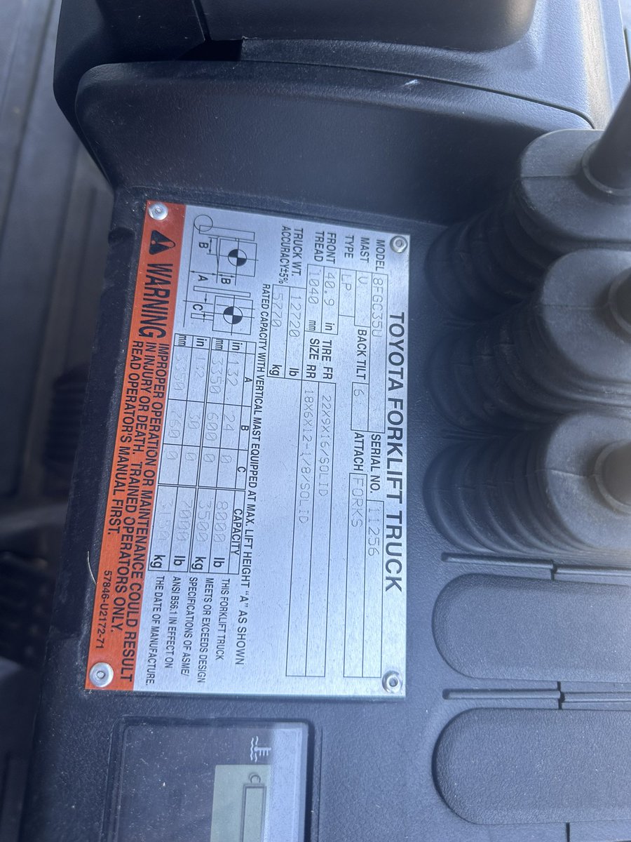 ForkliftPart's tweet photo. #toyotaforklift #likenew #forsale 8000 lbs capacity 56  hours https://t.co/Ky3qfv9Kcb