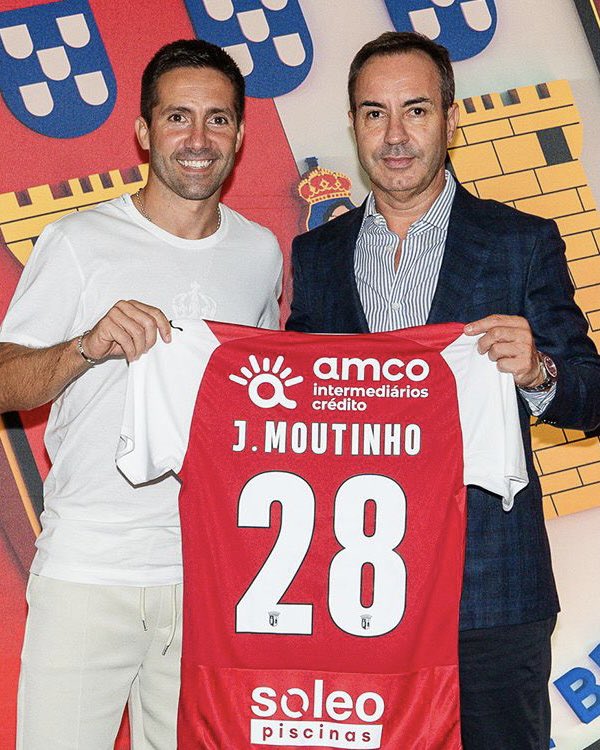 B24PT's tweet photo. OFICIAL: João Moutinho é reforço do Braga! https://t.co/3uOZyVnuJO