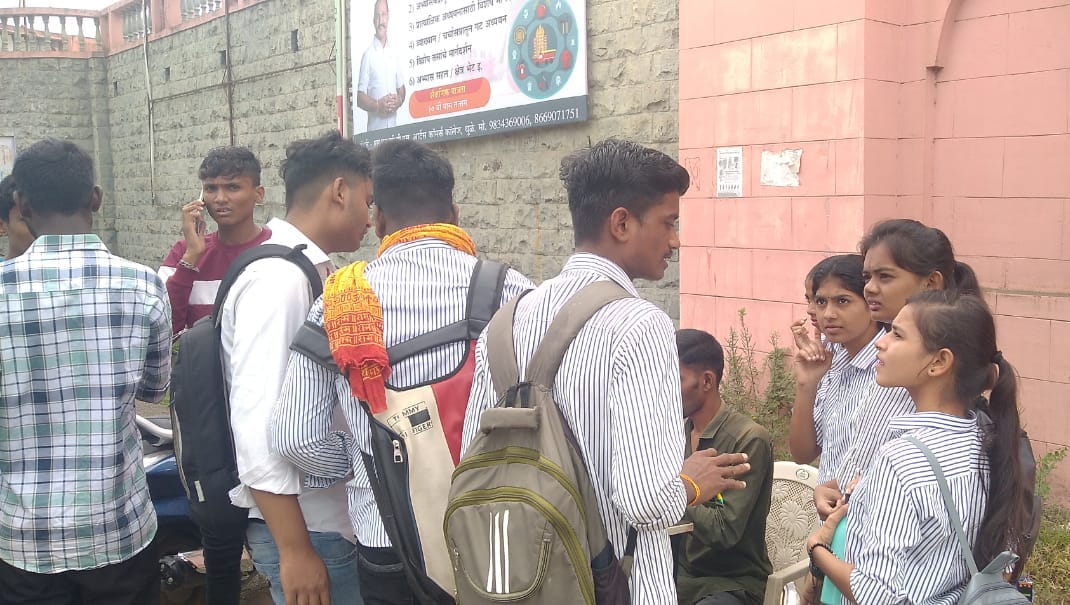 abvp_dhule's tweet photo. अखिल भारतीय विद्यार्थी परिषद, धुळे शाखेच्या वतीने शहरातील एस.एस. व्ही.पी.एस.कला वाणिज्य व विज्ञान महाविद्यालयात सदस्यता अभियान राबवण्यात आले.
      सदस्यता अभियानासाठी विद्यार्थ्यांचा उत्स्फूर्त प्रतिसाद मिळाला.. https://t.co/65pX4pEfV1