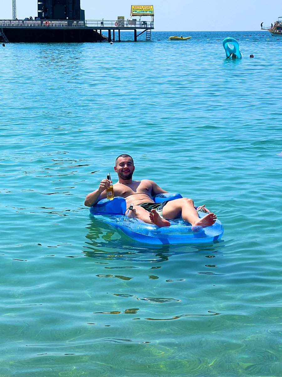 OnlyUmut's tweet image. Tadic
Szymanski
Dzeko
Fred
Cengiz
Dominik Livakovic
Becao
Ferdi
İrfan
Oosterwolde
Fenerbahçem bu sene  keyfimize keyif katıyor 💛💙🍺