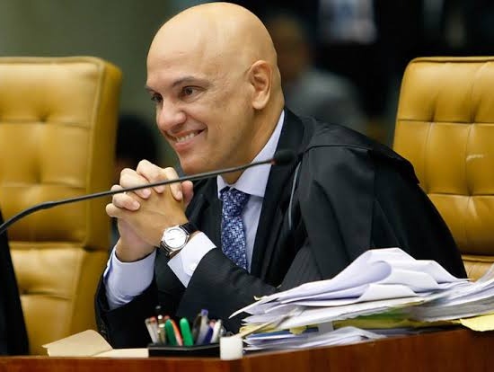 OrestesBrasil's tweet photo. Contra todas as probabilidades, Alexandre de Moraes se mostrou um excelente Ministro, não votando apenas por suas convicções ideológicas, mas com uma visão social.

O único ministro que teve peito pra enfrentar o poder é foi fundamental para salvar o Brasil de mais um golpe. https://t.co/o5xz8AGJT1