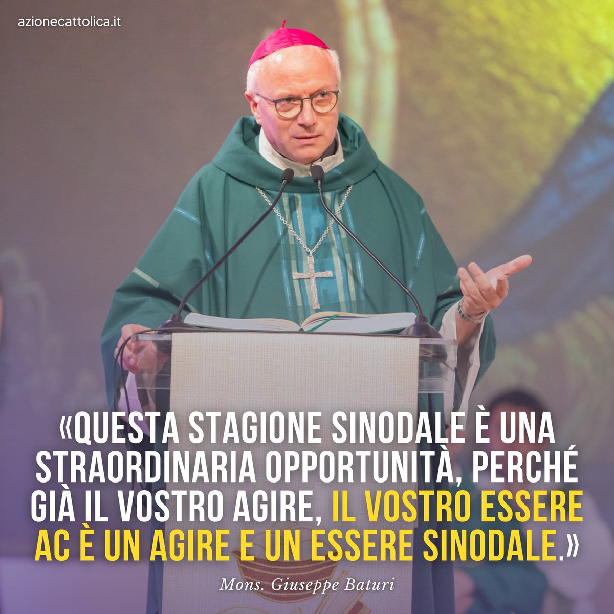 AC1868's tweet photo. “Questo significa che avete l’opportunità di insegnarci, di testimoniare alla #Chiesa tutta come testimoniare l’amore di Cristo, come essere scuola di sinodalità, stando nel presente delle nostre #comunità, delle nostre parrocchie”.
​
✍🏻 Mons. Giuseppe Baturi, @UCSCEI https://t.co/EYSyPxlyZ6