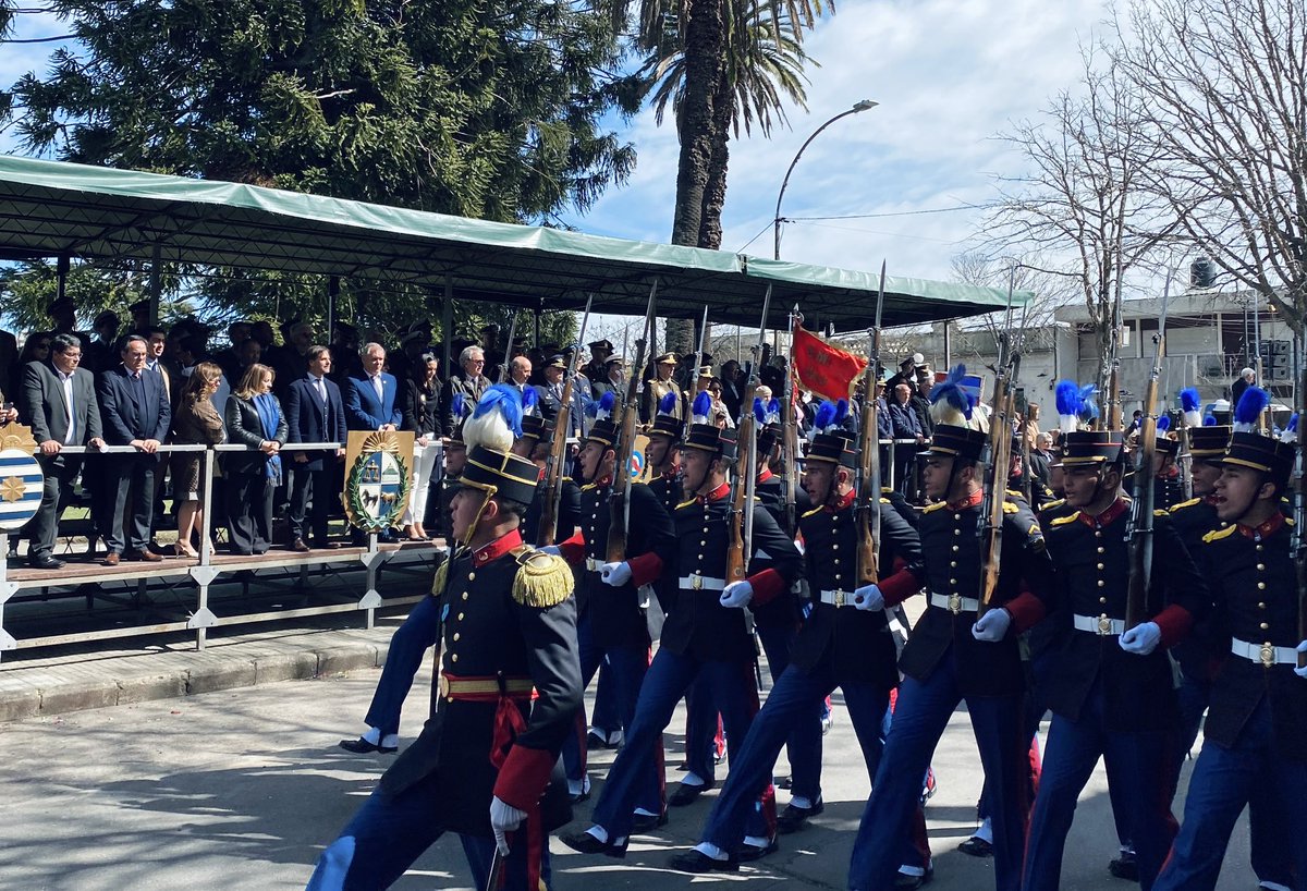 Asistimos al acto y desfile en conmemoración por el 198.° aniversario de la Declaratoria de la Independencia Nacional, en el departamento de Florida.