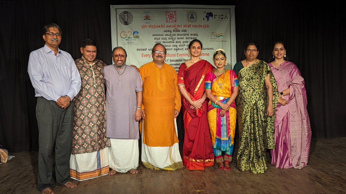 ICCRROBENGALURU's tweet photo. ICCR Zonal Office South Bengaluru @kannada_bhava @dyesdept @bvbbengaluru Federation Of International Students Associations - Bangalore - FISA B presented solo Bharatanatyam by Smt.Rajini Kallur under Every Friday Cultural Evening Programme #EFCEP on 25August 2023.@iccr_hq https://t.co/HvgOxdiQ1g