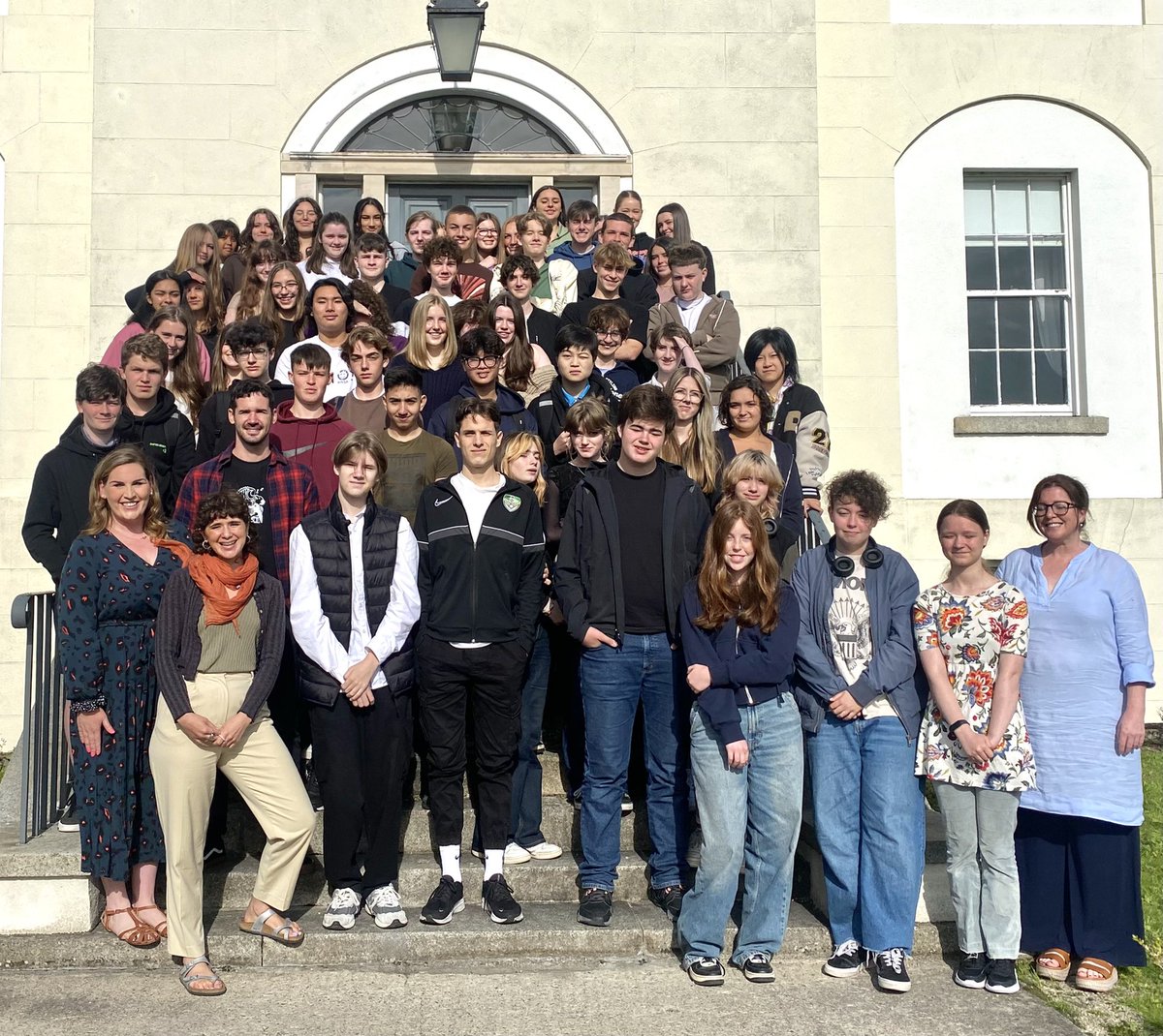 📚✈️ 😊Welcome Transition Year Class of 23/24 <a href="/Sandym0untPark/">Sandymount Park Educate Together Secondary School</a> . It was fantastic to see everyone return to school excited, enthusiastic and ready for the what is sure be an amazing year! Here we go! 😊✈️📚