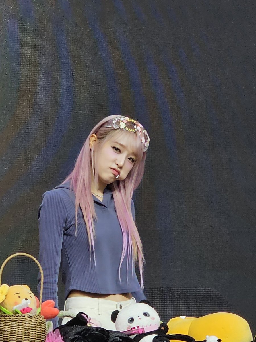 hong_10000chae's tweet photo. 최오리 이사람...인간마약이야..보면 볼 수록 빠져들어...19년 인생중 제일 행복했던 금요일이었담 #최예나 #Haterodrigo #팬싸 #오리 https://t.co/LUNr2RWN7s