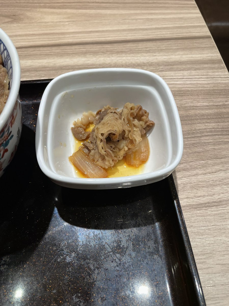 OSK141's tweet photo. 吉野家の牛小鉢😂
これで170円🤣
肉高いなー😱
 #吉野家 #牛小鉢 https://t.co/u1HQheG13N