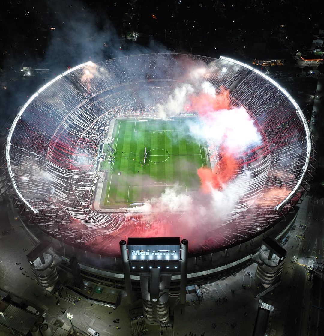 ¿QUERÉS IR ESTE DOMINGO AL MONUMENTAL? Siguiéndonos y likeando este tweet estás participando por un par de entradas para ver a River 🏟️