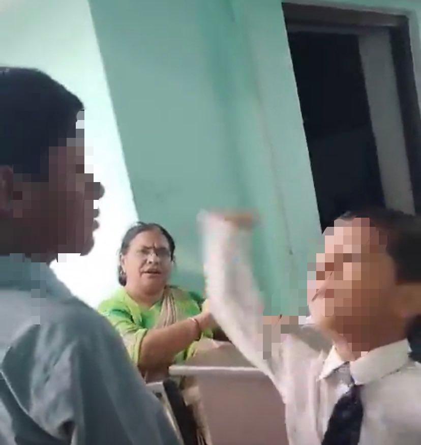 तृप्ति त्यागी नामक एक शिक्षिका द्वारा एक बच्चे से दूसरे बच्चे को पिटवाने का मामला हुआ, जो भी कानूनी कार्रवाई हो वो तो होनी ही चाहिए. लेकिन यहां विश्लेषण किया जा रहा है कि महिला ने ऐसे ब्राह्मणवादी संस्कार के कारण किए, ये ब्राह्मणवादी सामाजिक ढांचा के कारण हुआ, ये ब्राह्मण वर्चस्व